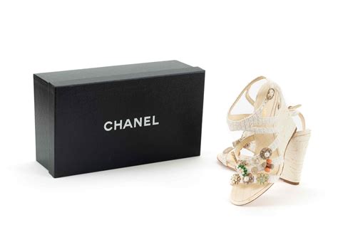 chanel par karl lagerfeld collection croisière 2003 jewelry|Karl Lagerfeld handbags.